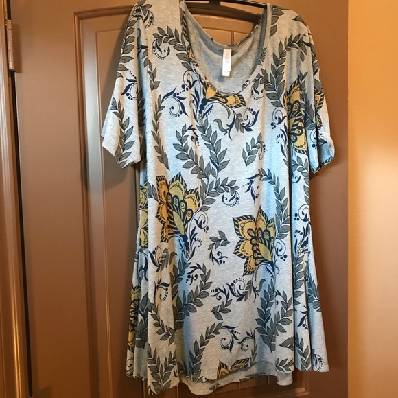 LuLaRoe Tops - Lularoe 2x perfect tee nwot